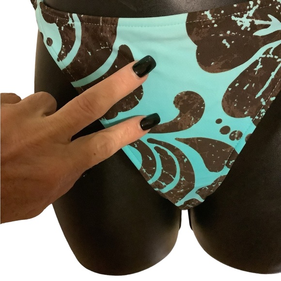 Sunsets Hawaiian Print String Bikini. Diane’s Bikini Shop Huntington Beach, CA - Picture 4 of 10